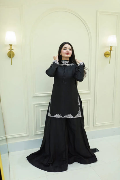 SOLID BLACK