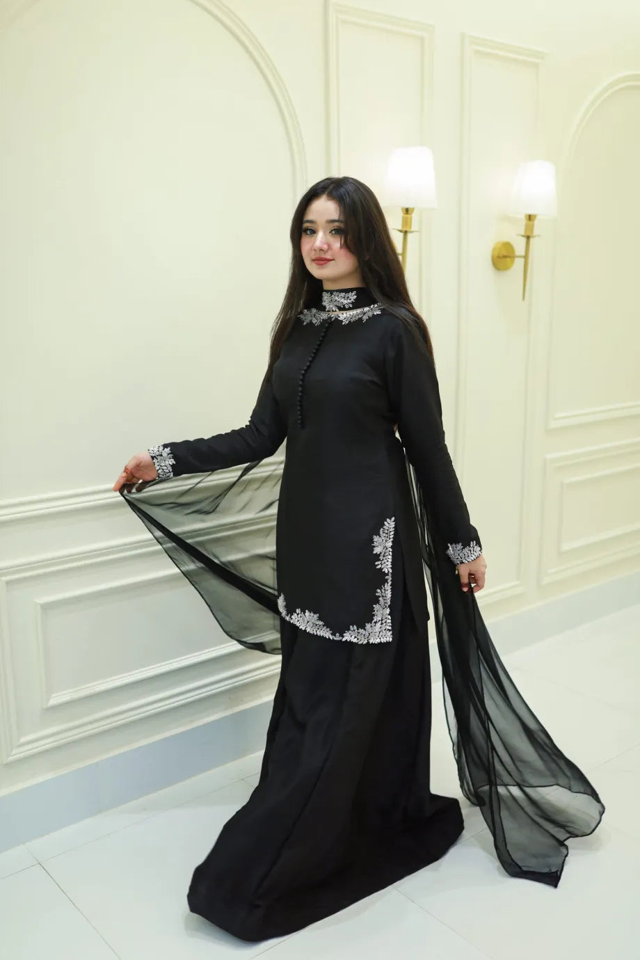 SOLID BLACK