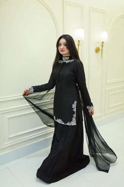 SOLID BLACK